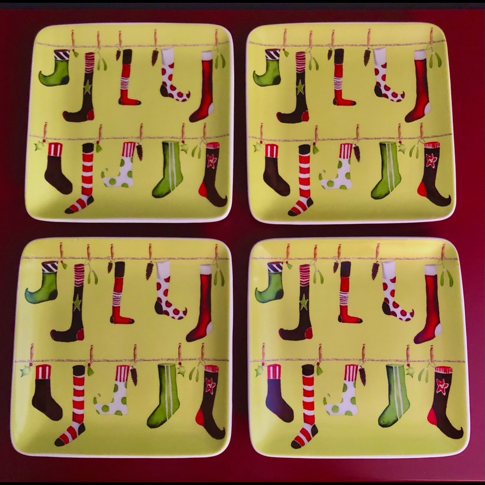 Christmas Plate Set of 4 - 6 1/2” X 6 1/2”